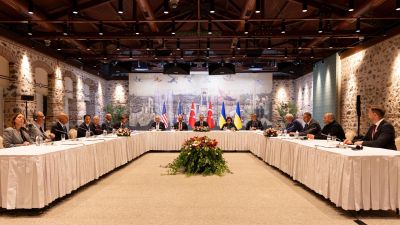Encuentro en Turquía entre representantes rusos y ucranianos./ EFE/ Ministerio de Exteriores turco