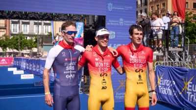 Fernando Zorilla, a la derecha de la imagen, junto a sus compañeros de podio en el Europeo. Foto:Half Triatlón Pamplona