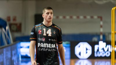 Pablo Pérez durante un partido con el Pamesa Teruel Voleibol.