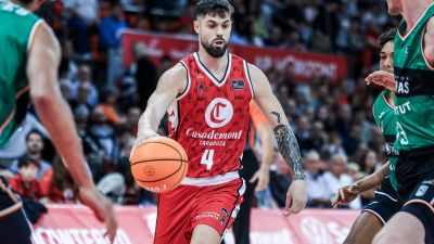 Santi Yusta, uno de los destacados del Casademont, durante el partido en Badalona.