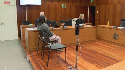 La acusada en la segunda sesión del juicio que se celebra en la Audiencia Provincial de Zaragoza. / Aragón TV