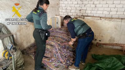 Parte del cableado descubierto en el marco de la operación 'COARIZA-GAROFARO'. / Guardia Civil