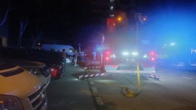 Efectivos de bomberos trabajando en la zona.