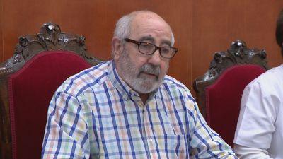 El alcalde de Aguarón, Lucio Cucalón, en un pleno municipal./ Aragón TV