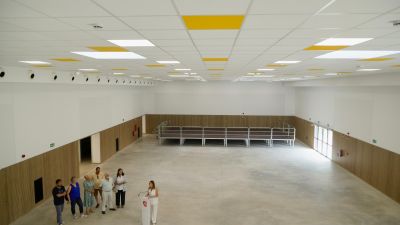 Interior del nuevo pabellón de Garrapinillos durante su presentación. / Ayuntamiento de Zaragoza. Daniel Marcos