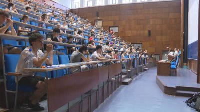 Alumnos realizando la PAU en la Universidad de Zaragoza. / Aragón TV