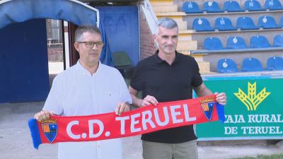 Vicente Parras (derecha), durante su presentación este viernes.
