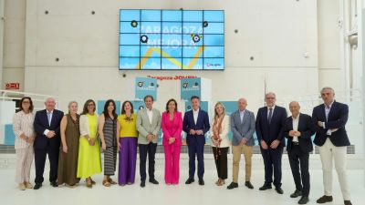 El equipo de Gobierno en su segundo aniversario al frente del Consistorio. / Ayuntamiento de Zaragoza