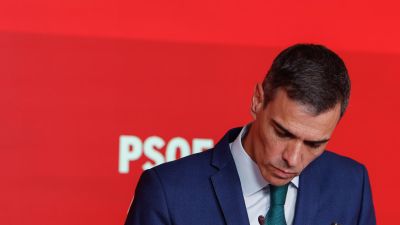 El presidente del Gobierno y líder del PSOE, Pedro Sánchez, en rueda de prensa este lunes. / EFE