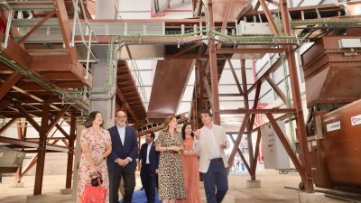 La alcaldesa de Zaragoza ha visitado la nueva línea de tratamiento para residuos orgánicos del Ctruz. / Ayuntamiento de Zaragoza