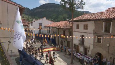 Linares de Mora celebra que ya es uno de Los pueblos más bonitos de España. / Aragón TV