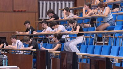 En total se han presentado 992 alumnos a la repesca de la PAU. / Aragón TV