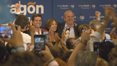 Azcón, Chueca y Celma celebran la victoria en las elecciones de 2023.