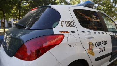 La Guardia Civil detiene a un hombre de 90 años como presunto autor del asesinato de su mujer en Asturias./ EFE / Mariscal