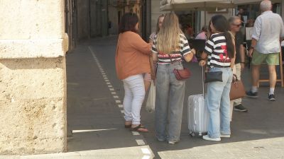 El perfil de las reservas hoteleras es de gente joven. / Aragón TV