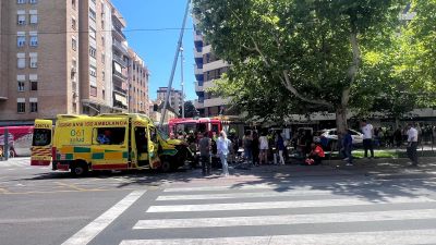 Un accidente del tranvía y una ambulancia deja cuatro heridos de distinta gravedad. / Aragón TV