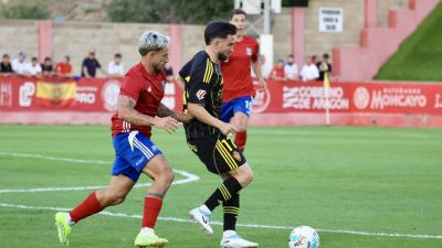 Sebas Moyano y Ángel López en una acción durante el encuentro. Foto: SD Tarazona