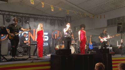 La orquesta Venus durante una actuación en la localidad zaragozana de Biel. / Aragón TV