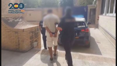 El presunto ladrón durante su detención en Huesca. / Policía Nacional