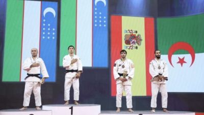 Sergio Ibáñez en el tercer cajón del podio en el Grand Prix de Giza, Egipto.