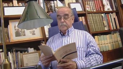 José Antonio Labordeta en su despacho./ Archivo Aragón TV