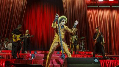 Bunbury, este sábado en Zaragoza./ EFE
