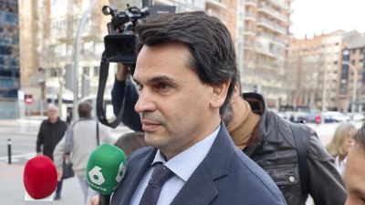 La jueza acuerda la apertura de juicio por cuatro delitos. / EFE