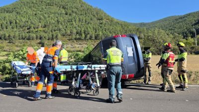 Momento en el que se atendía a los heridos en el accidente./ Guardia Civil