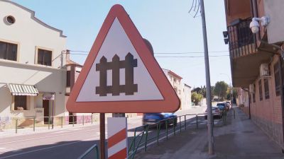Algunos municipios aragoneses reclaman la eliminación de pasos a nivel ferroviarios. / Aragón TV