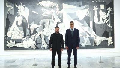 Sánchez y Zelenski han ido a ver el Guernica / Fernando Calvo - EFE