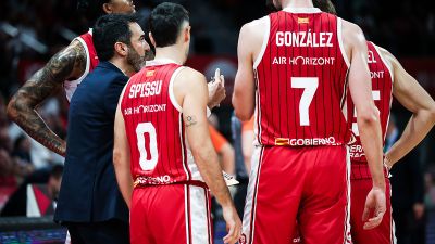 Ramírez da instrucciones durante un encuentro
