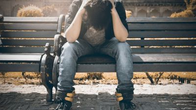 Descienden los pensamientos suicidas entre los jóvenes por primera vez desde la pandemia. / Canva