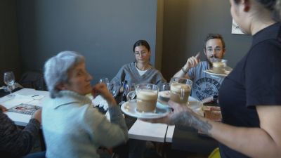 Los bares y restaurantes aragoneses ajustan horarios ante el cambio de hábitos de los clientes. / Aragón TV