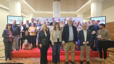 Foto de familia de los premiados. / DPT