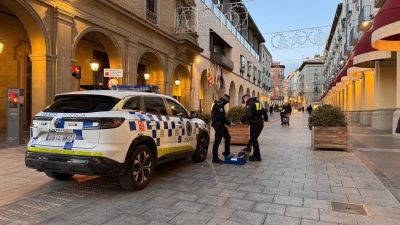 Mediciones de la Policía Local de Huesca con el dinamómetro. / Ayuntamiento de Huesca