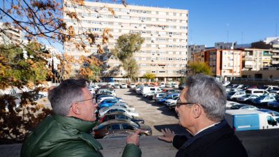 El consejero de Urbanismo, Víctor Serrano, y el portavoz municipal de Vox, Julio Calvo. / Ayuntamiento de Zaragoza