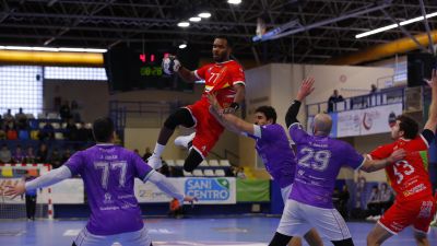 Lance del partido. Foto: Santi Molina