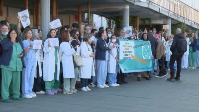 Protestas frente al hospital Miguel Servet de Zaragoza. / Aragón TV