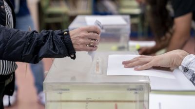 El PSOE baja en intención de voto, pero sigue liderando el barómetro del CIS. / Europa Press