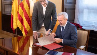Jorge Azcón durante la firma del decreto de convocatoria de elecciones en Aragón. / Gobierno de Aragón. Fabián Simón