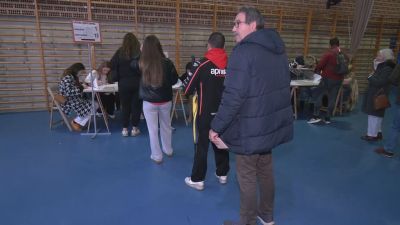 Los extremeños acuden este domingo a las urnas. / EFE