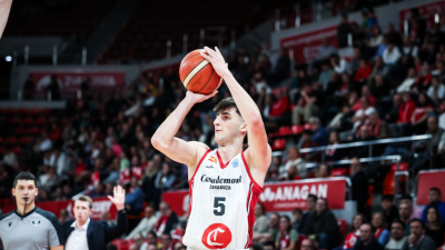 Lucas Langarita jugando con Casademont Zaragoza