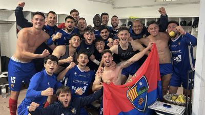 Los jugadores del CD Teruel celebran el triunfo.