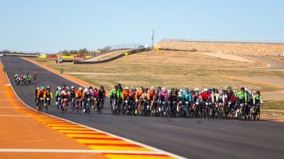 Imagen de una carrera en la anterior edición de La Invernal en MotorLand Aragón