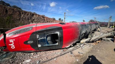 Vista del tren Iryo que descarriló e impactó contra un Alvia./ EFE