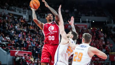 Robinson entra a canasta en un lance del partido. Foto: Liga ACB