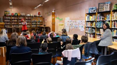 Una de las actividades que se desarrollan con niños y jóvenes en las bibliotecas municipales. / Europa Press. Dani Marcos
