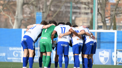 Los jugadores del CD Ebro, conjurados antes del partido
