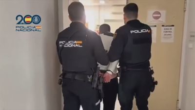 El arresto se ha producido en el aparcamiento del centro comercial Las Palomas. / Policía Nacional