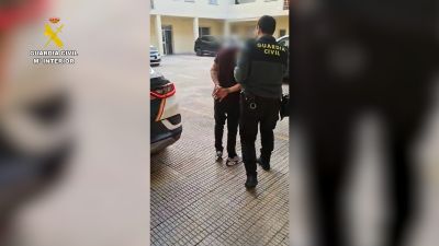 Detenido un prófugo por apropiarse de dos coches de lujo alquilados, uno en Luxemburgo. / Guardia Civil